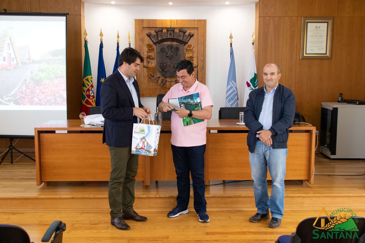 Recepção do Grupo Coral de Resende pelo presidente da Câmara Municipal de Santana.&nbsp;