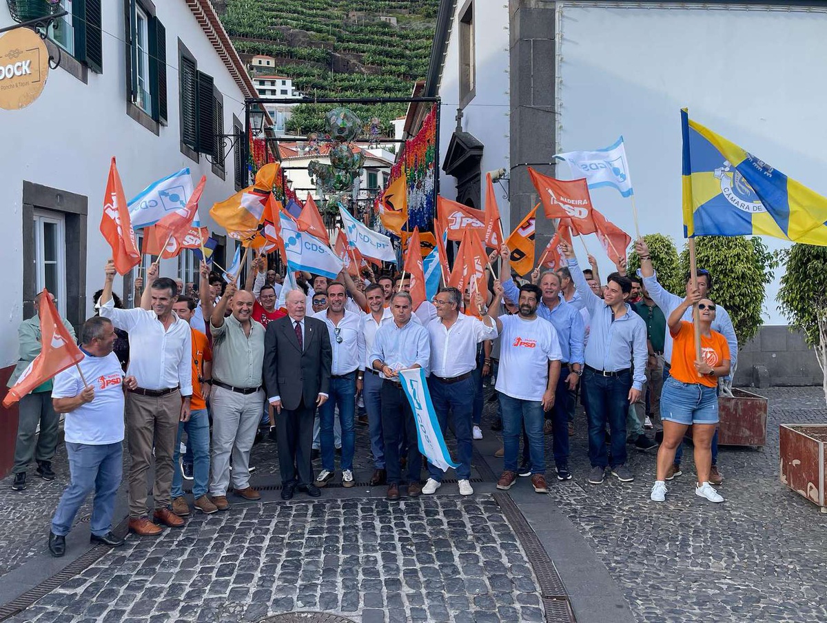 Veja as imagens da arruada, desta tarde, em Câmara de Lobos.
