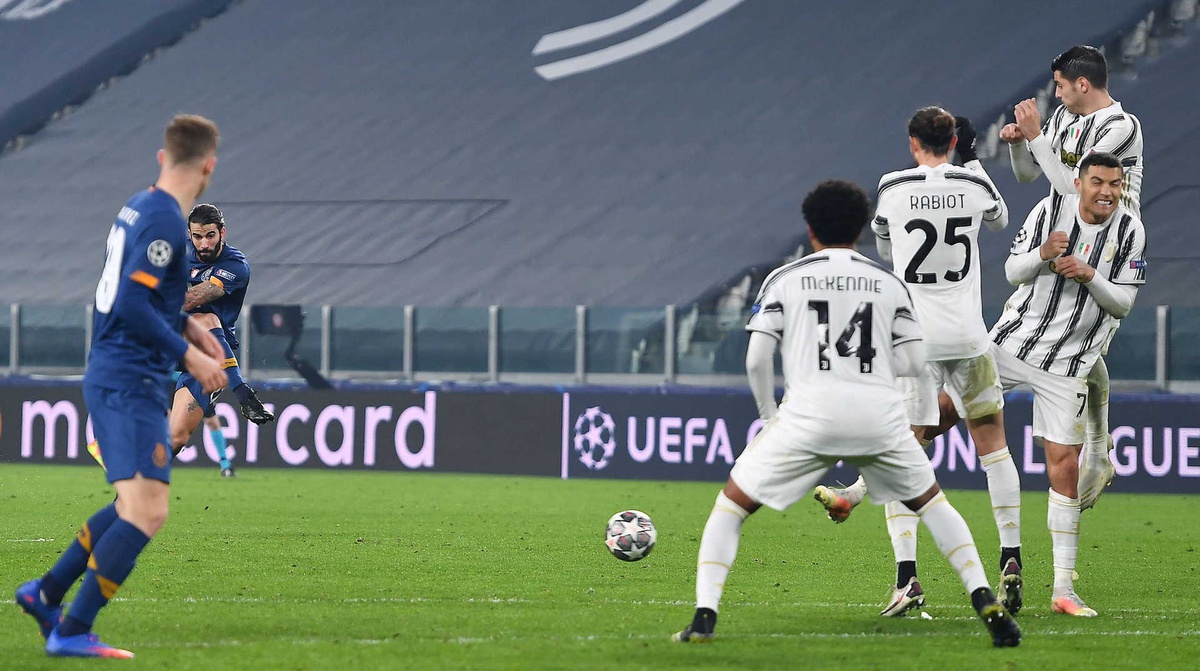 A reação de Cristiano Ronaldo após o empate contra o Paris Saint