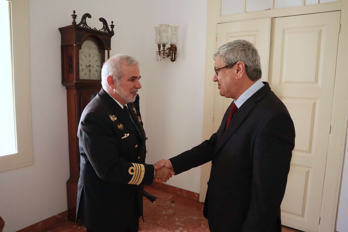 O Representante da República, Paulo Barreto, com o comandante da Zona Marítima da Madeira, capitão-de-mar-e-guerra Bruno Ferreira Teles.