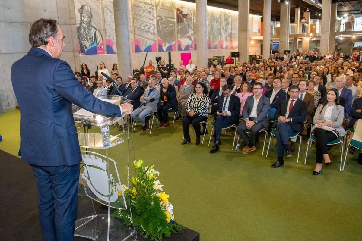 O secretário regional das Finanças esteve no Dia da Freguesia de Câmara de Lobos