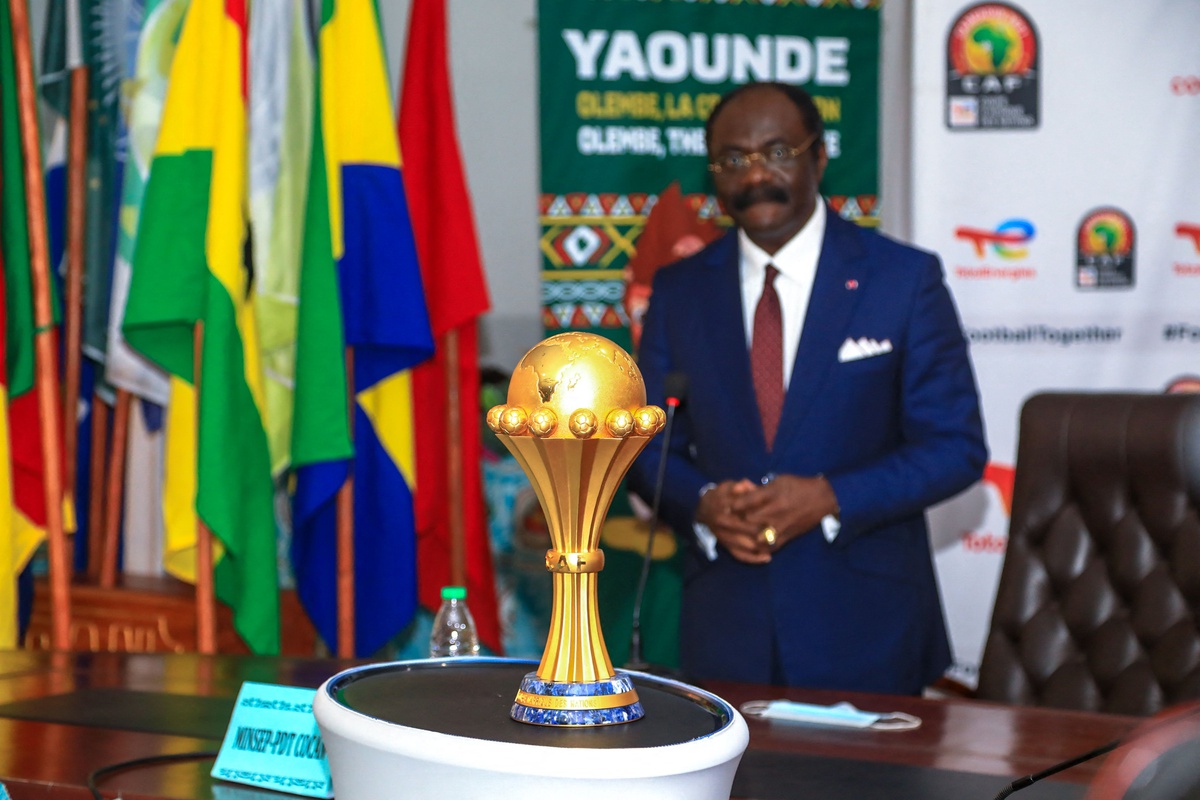 O troféu em disputa. Foto Daniel Beloumou Olomo/AFP