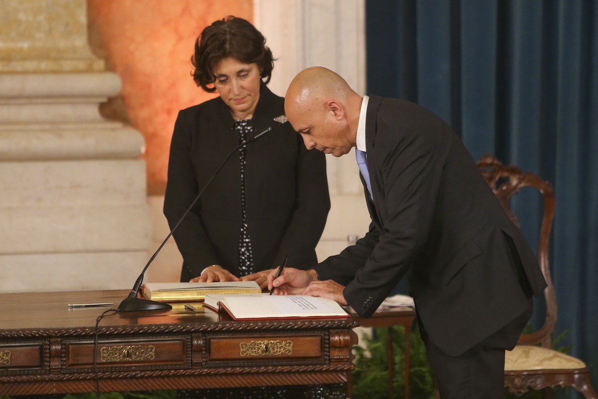 Paulo Cafôfo tomou posse no dia 30 de Março, no Palácio da Ajuda.