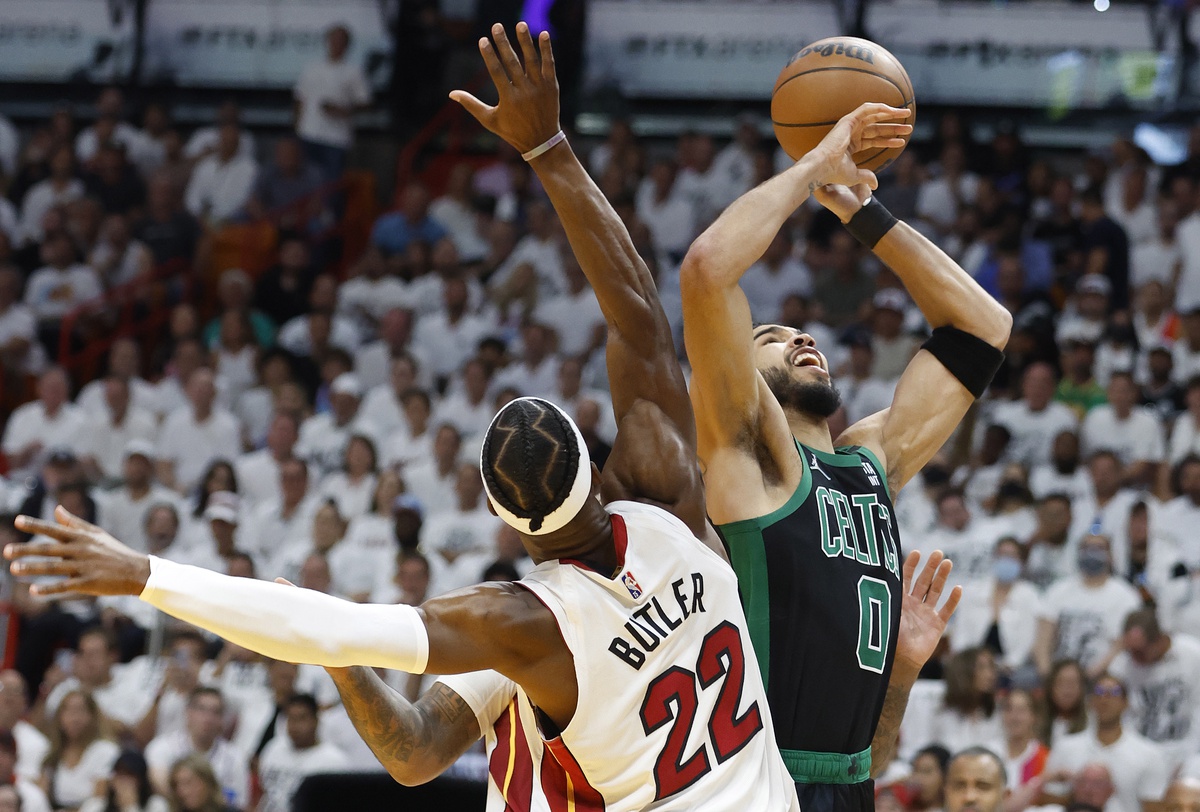 Celtics fazem grande jogo, vencem Heat e forçam jogo 6 da série
