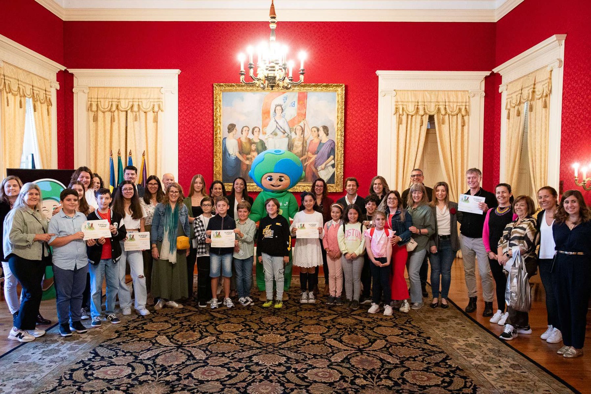 Os vencedores da 1.ª edição de 'Eu desenho no Jardim' foram premiados em Maio último.&nbsp; &nbsp;Foto DR/CMF