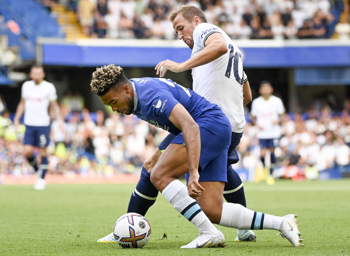 Em jogo com duas expulsões, Everton busca empate contra Tottenham