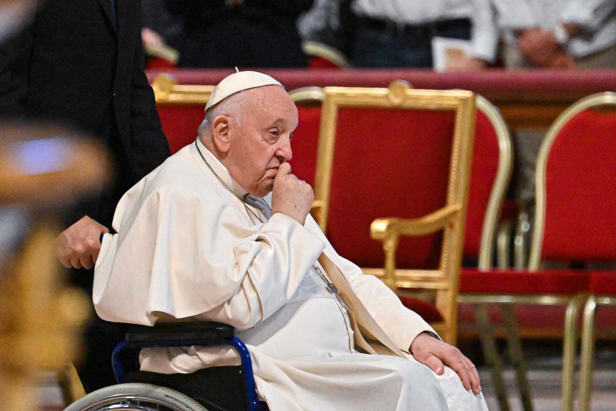 Papa Francisco tem noite tranquila após cirurgia, diz Vaticano