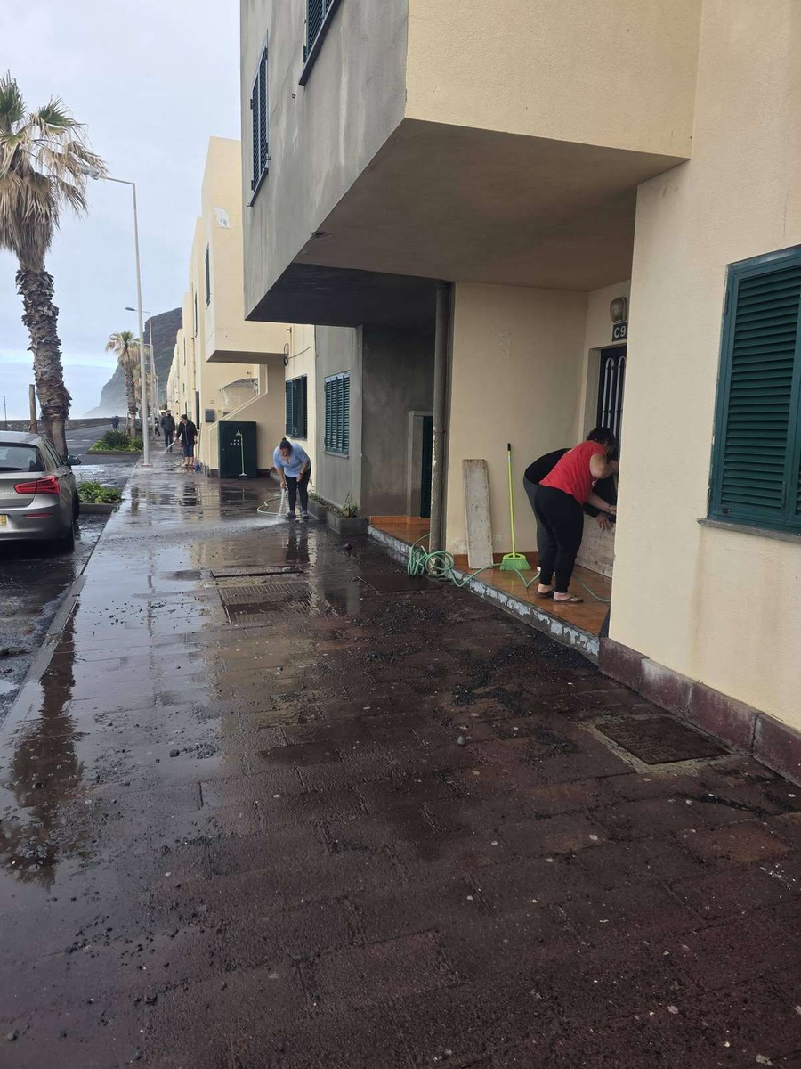 Inundações no bairro social do Paul do Mar