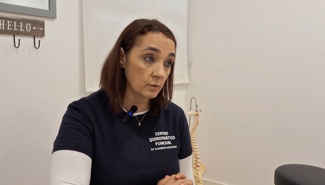 Na entrevista à Dr.ª Elisabeth Nogueira ficamos a saber em que consiste o trabalho de um quiroprático e a importância de cuidarmos da nossa coluna vertebral desde bebés.
