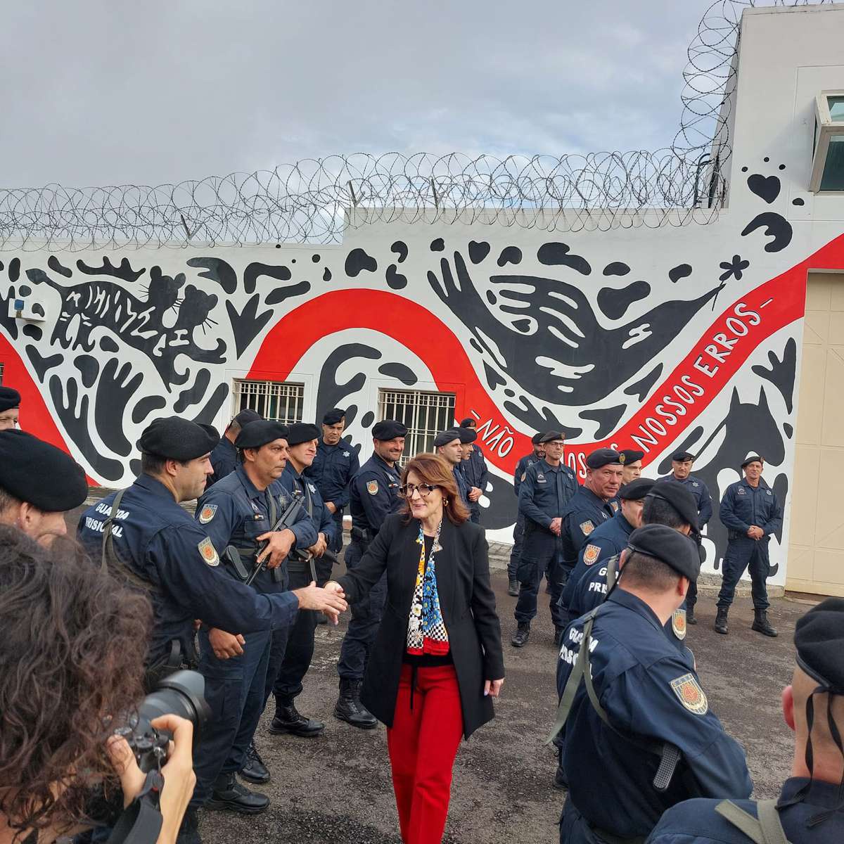 A ministra da Justiça visitou ontem a cadeia da Cancela.