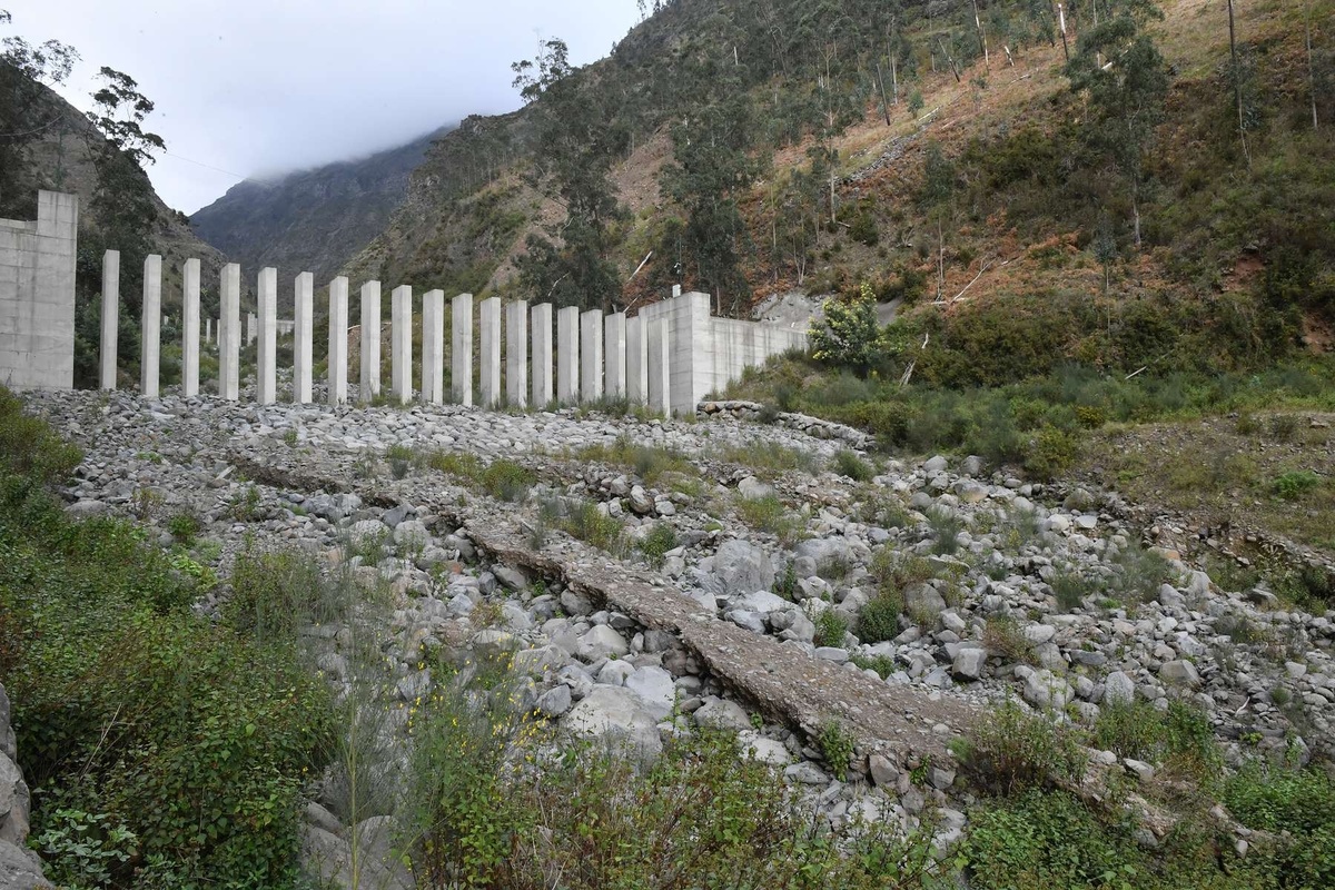 Várias estruturas têm sido construídas nas linhas de água da Região com vista à diminuição do risco de inundação.&nbsp;