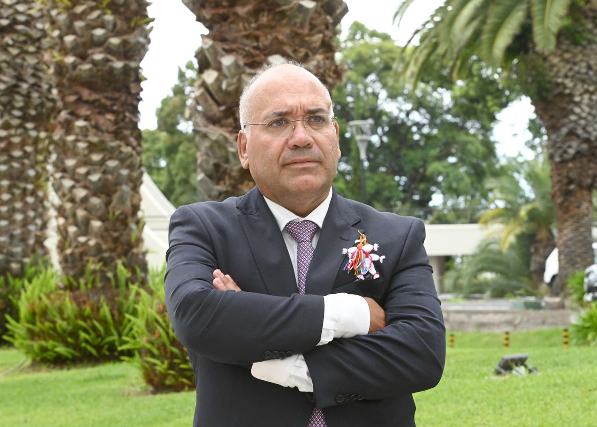José Eduardo Franco realça a importância da continuidade do apoio governamental para viabilizar a conclusão da edição do Dicionário Enciclopédico da Madeira.&nbsp;