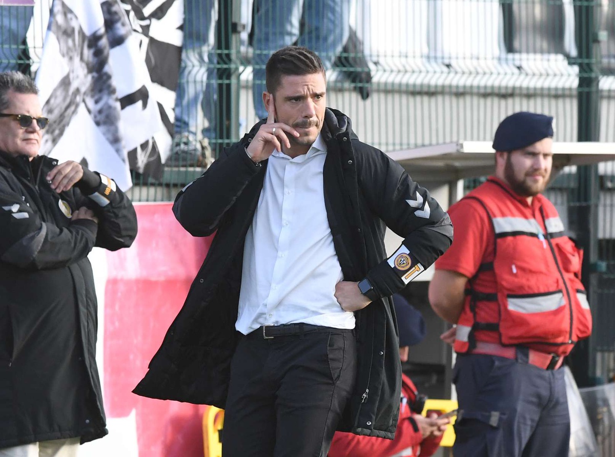 Tiago Margarido tem sido, até ao momento, o treinador revelação desta II Liga. Foto Hélder Santos/ASPRESS
