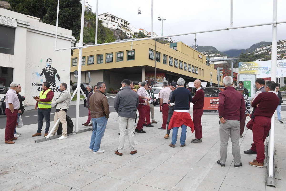 Concentração dos motoristas no Campo da Barco, em frente às instalações da Rodoeste