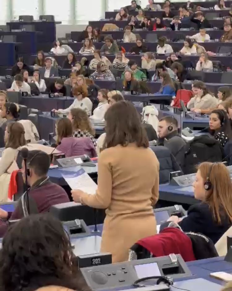 Aluna da ESFF a discursar