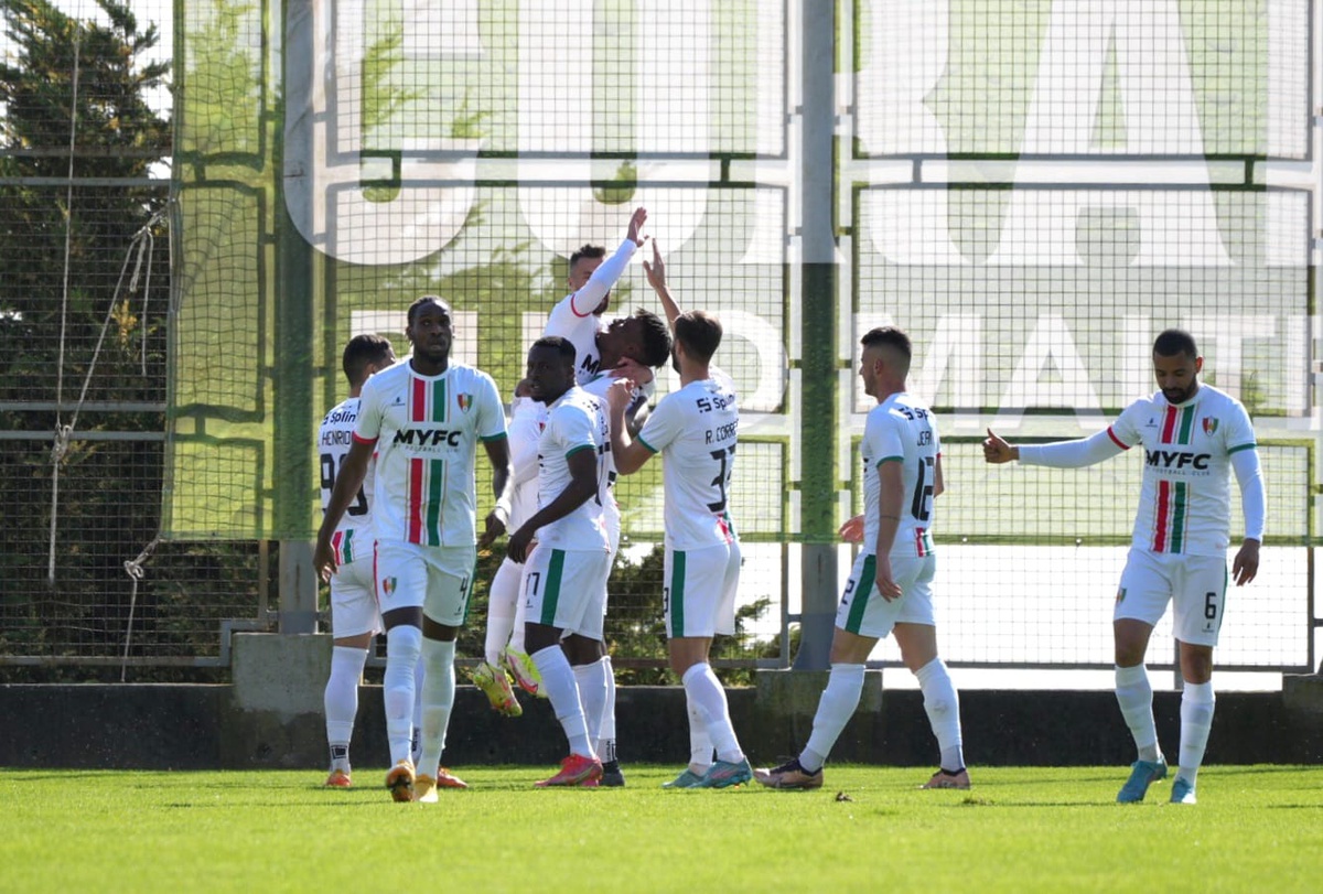 Nacional perde na receção ao Estrela da Amadora - Clube Desportivo Nacional  - Madeira