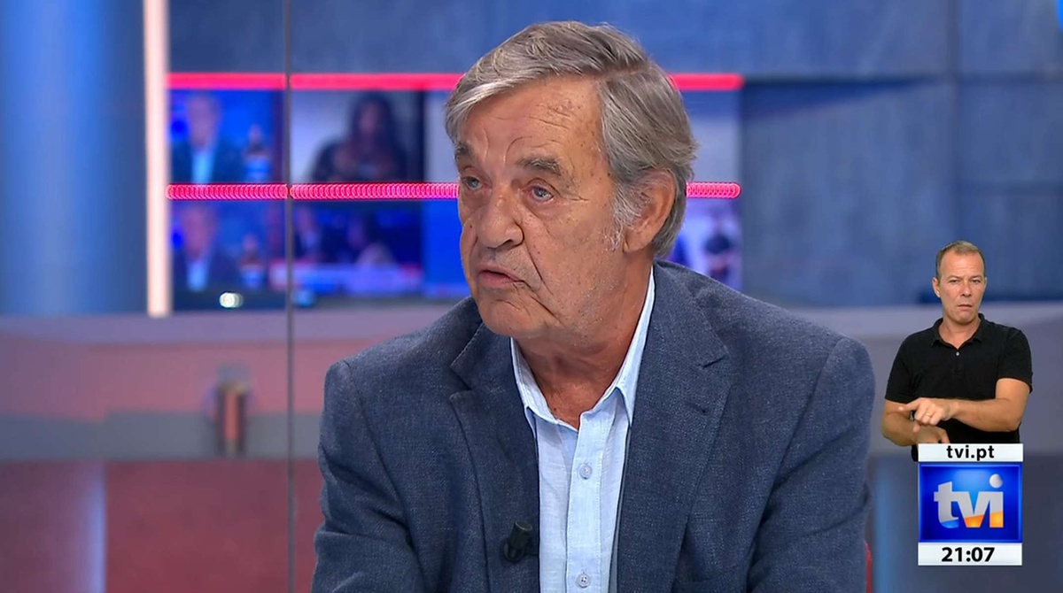 Miguel Sousa Tavares&nbsp;assina o espaço de comentário 5ª Coluna, às quintas-feiras, no Jornal Nacional da TVI.