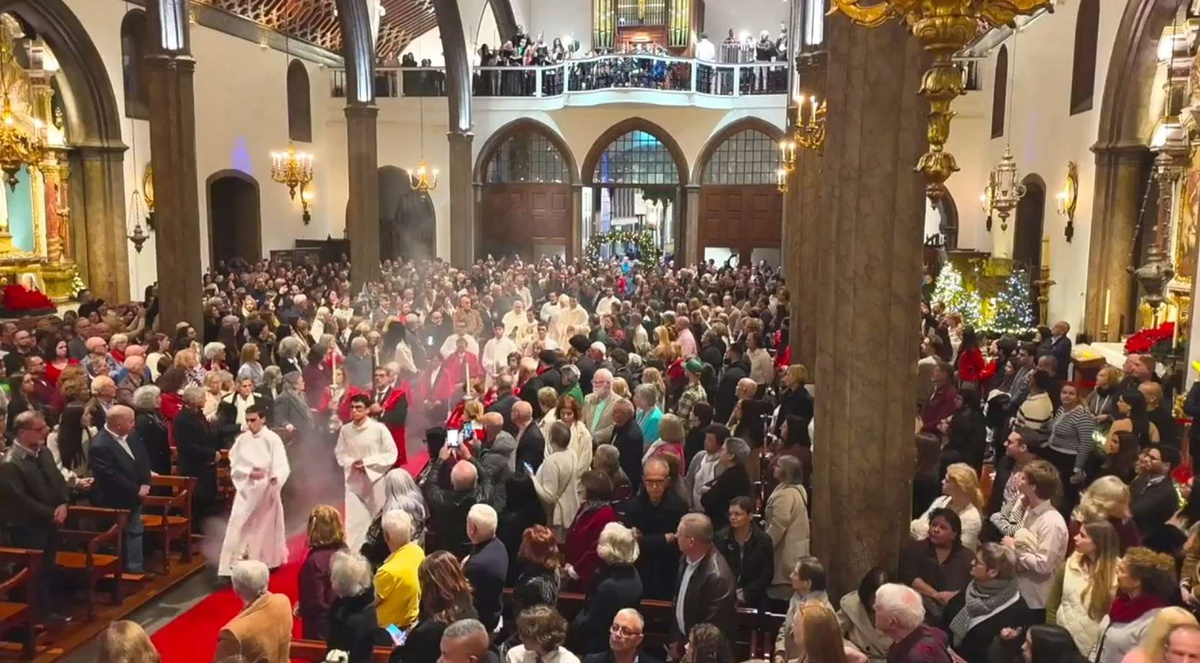 Igreja da Sé esteve cheia de fiéis durante Missa do Galo celebrada pelo Bispo do Funchal.