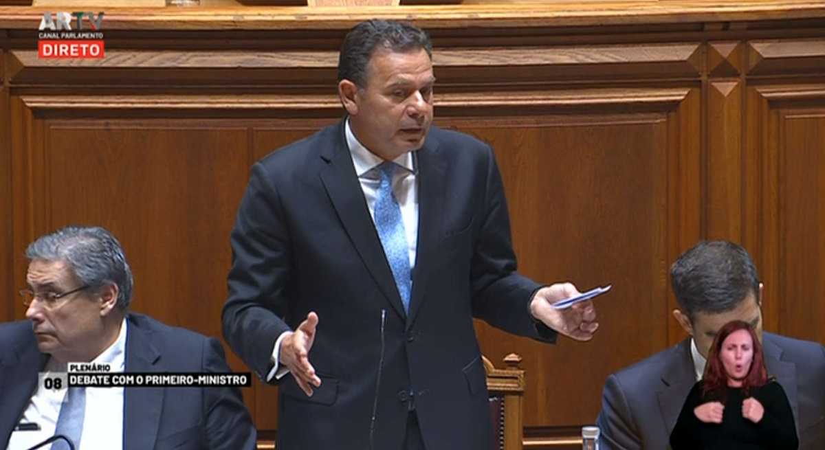 Luís Montenegro em resposta ao deputado Filipe Sousa, do Juntos Pelo Povo.