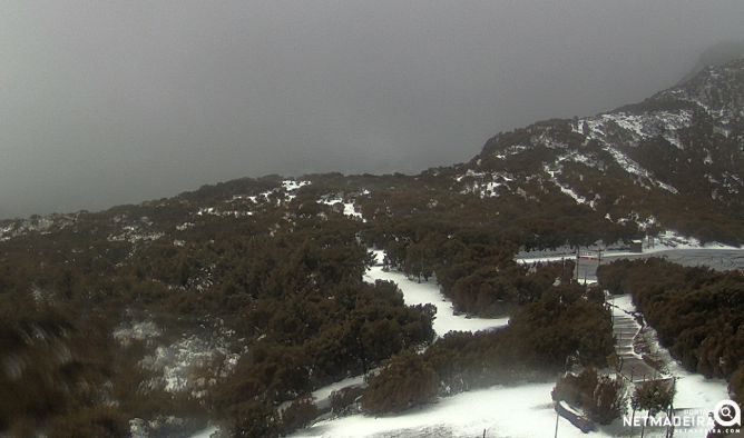 Imagens das webcam da Net Madeira também demonstram o Achado do Teixeira coberto de neve