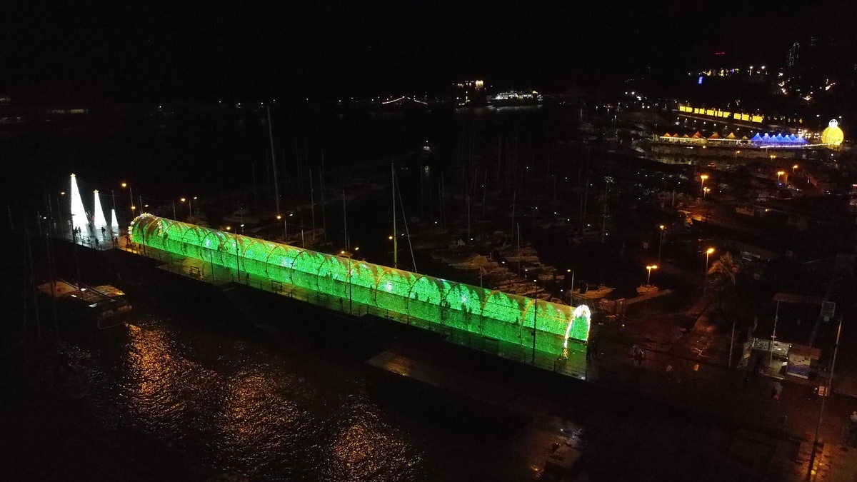 Túnel de luz no cais do Funchal volta a ser grande atracção —