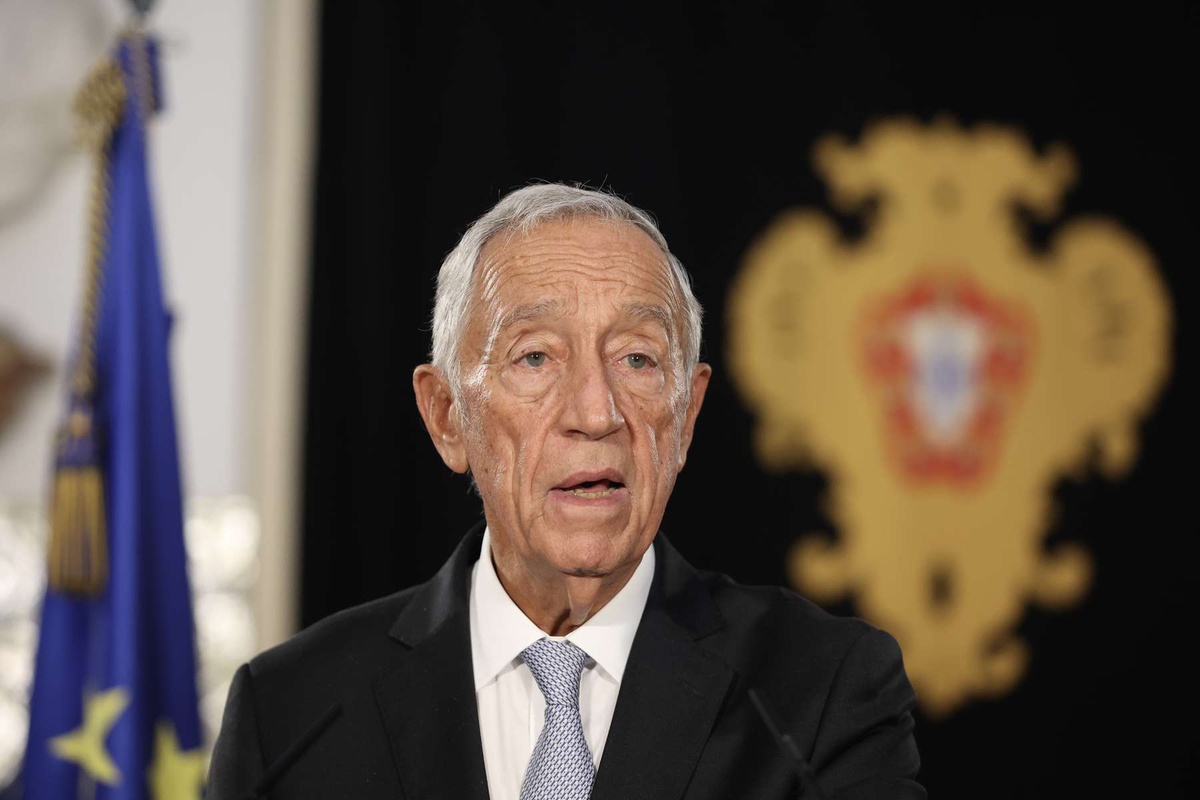 Marcelo Rebelo de Sousa tomou a decisão de dissolver o parlamento e convocar eleições após ouvir os partidos com representação na Assembleia da República e o Conselho de Estado.&nbsp;