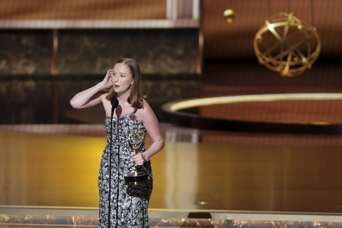 Hannah Einbinder venceu o o Emmy de melhor actriz secundária.&nbsp; &nbsp;Foto&nbsp;EPA/ALLISON DINNER