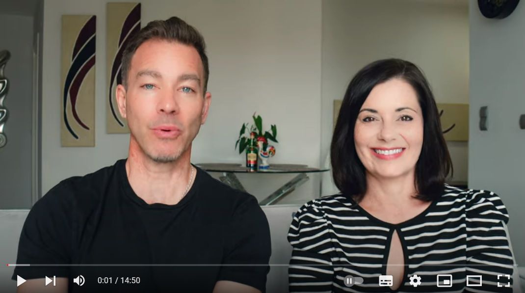 O casal norte-americano Doug e Monique, do canal ‘Track us Down’ no Youtube.