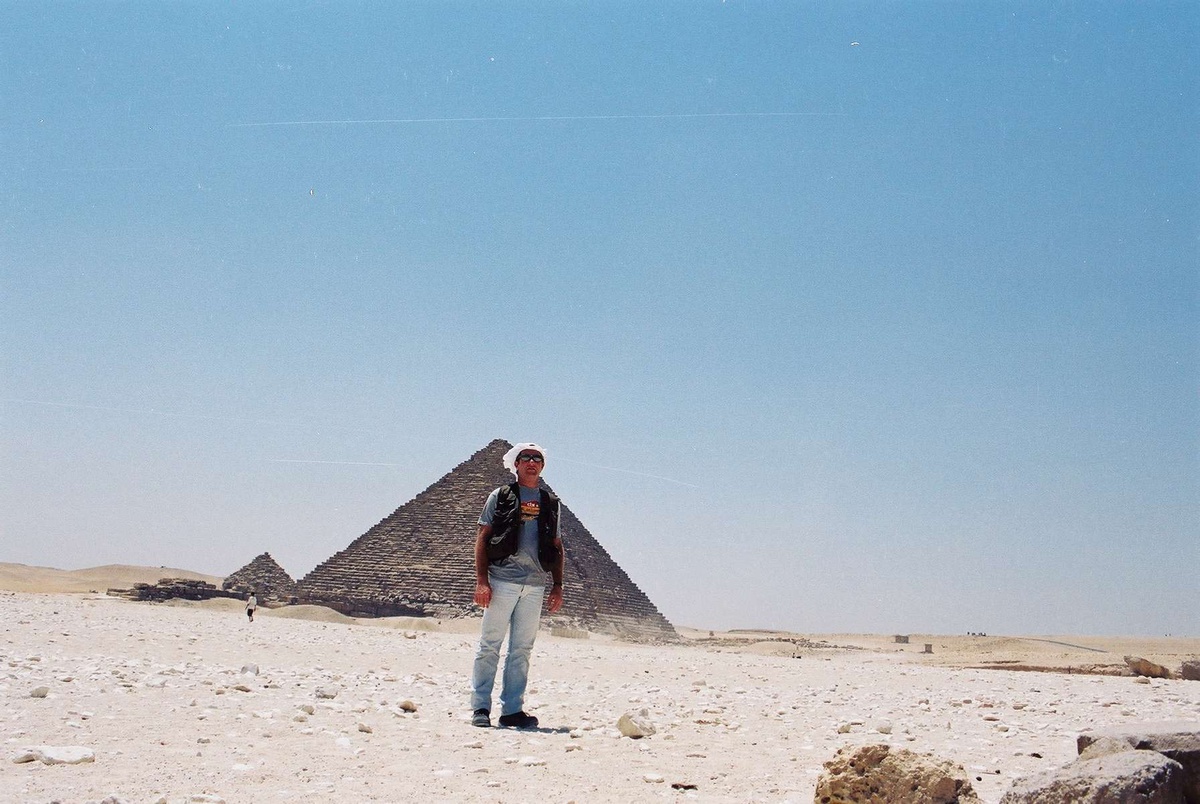 2002: Expedição CIN – Rota dos Livros | Portugal–Moçambique, atravessando países como Egipto, Iémen e Líbia