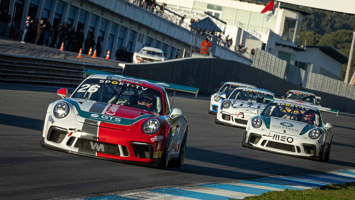 TEMPESTADE DE CHUVA COM O PORSCHE 911 GT3