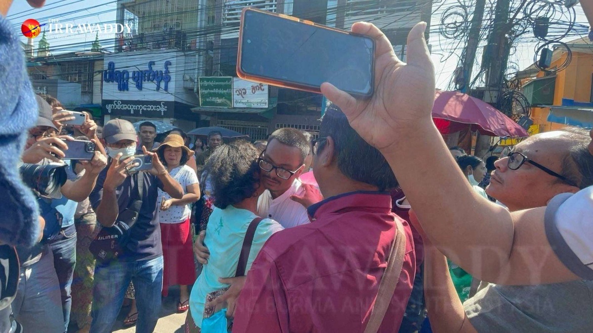 O fotojornalista Kaung Sett Lin, 27 anos, foi um dos detidos libertados.