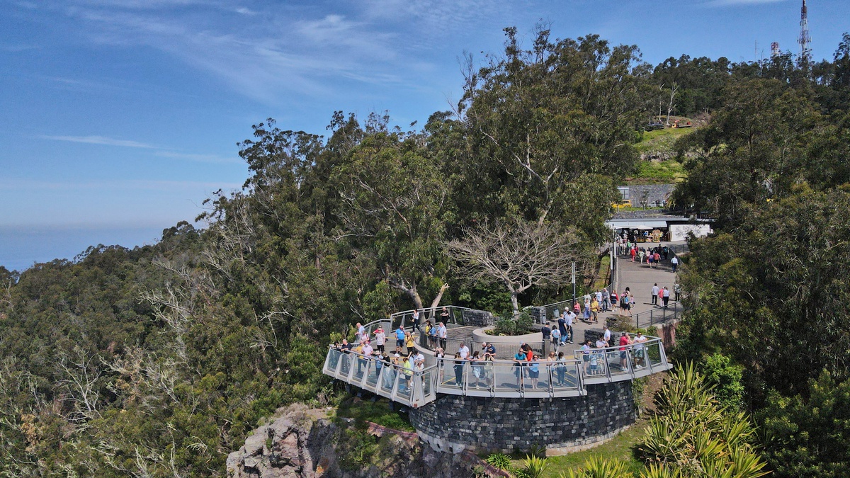 Exige-se transparência na gestão das receitas que advenham das entradas em espaços de atracção turística.