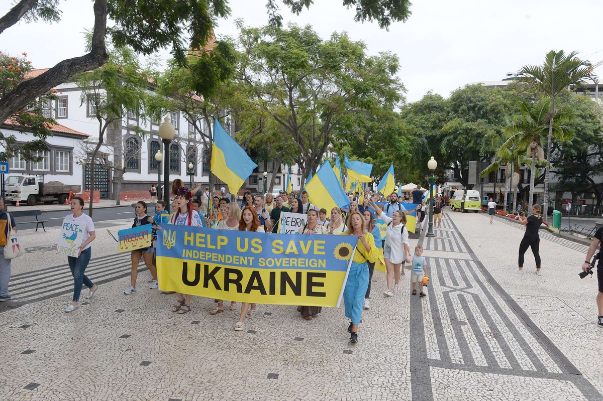 Caminhada sai do Teatro Municipal Baltazar Dias, às 16h30, rumo à Sé do Funchal.