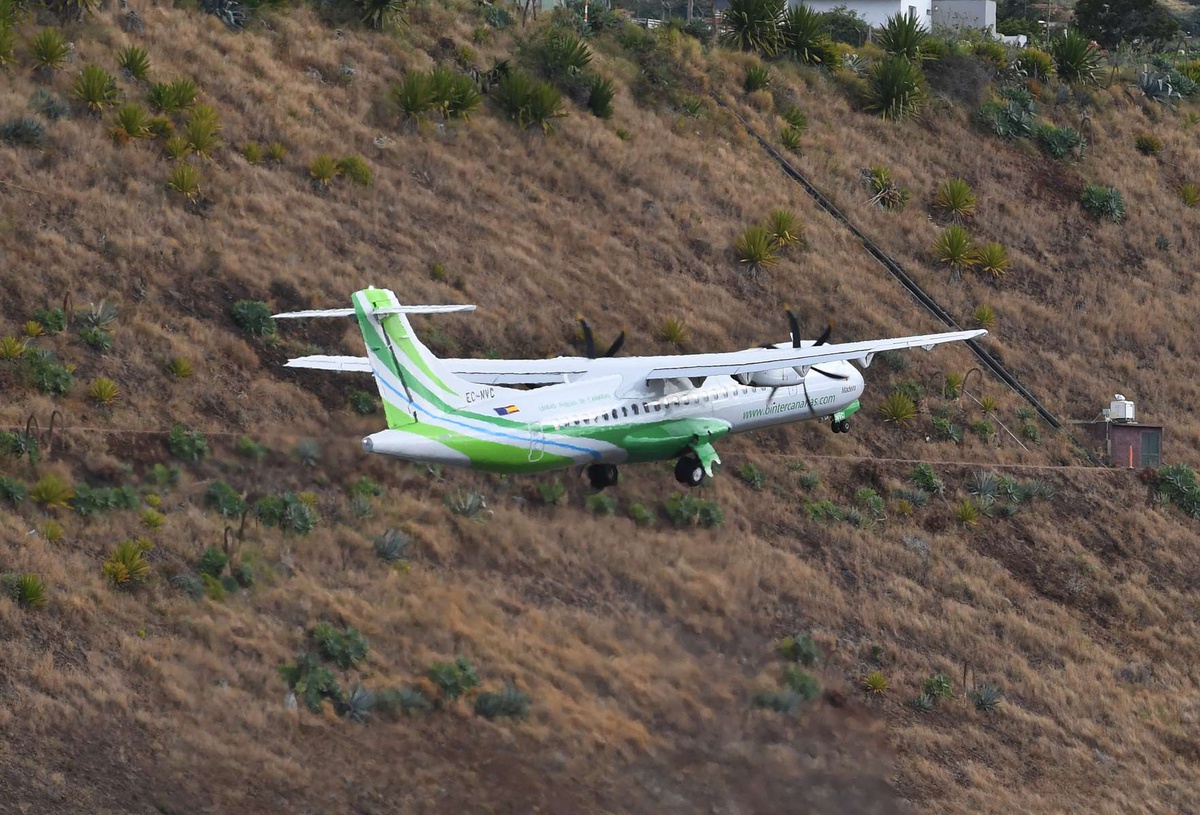 Binter assegura ligação aérea inter-ilhas.