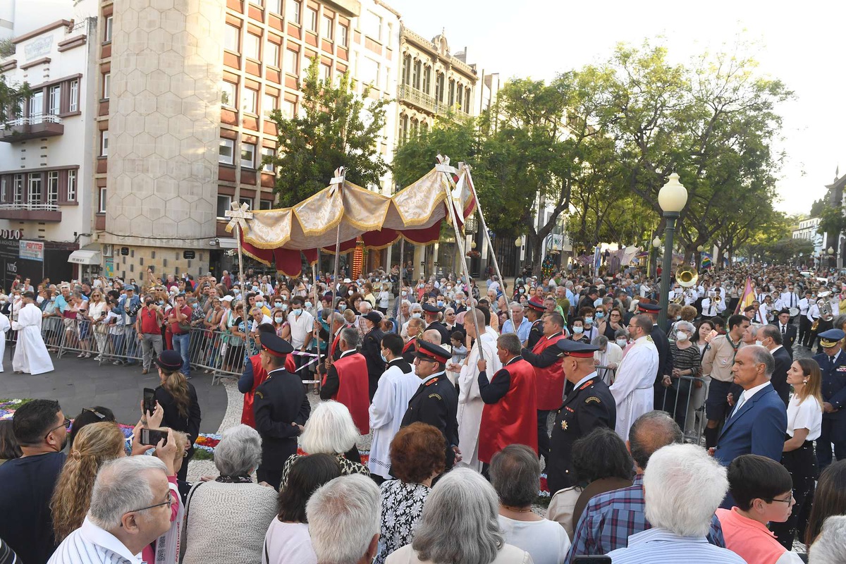 Depois de dois anos sem procissão, no ano passado houve um 'cortejo' simbólico, junto à Sé.