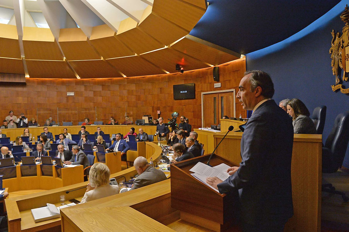 A primeira proposta de Orçamento para 2025 foi debatida no início de Dezembro do ano passado, no parlamento madeirense, acabando chumbada.&nbsp;