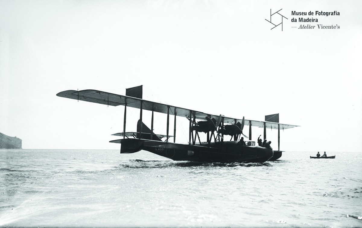 Hidroavião da primeira travessia aérea Lisboa-Funchal, na baía do Funchal| 22/03/1921*