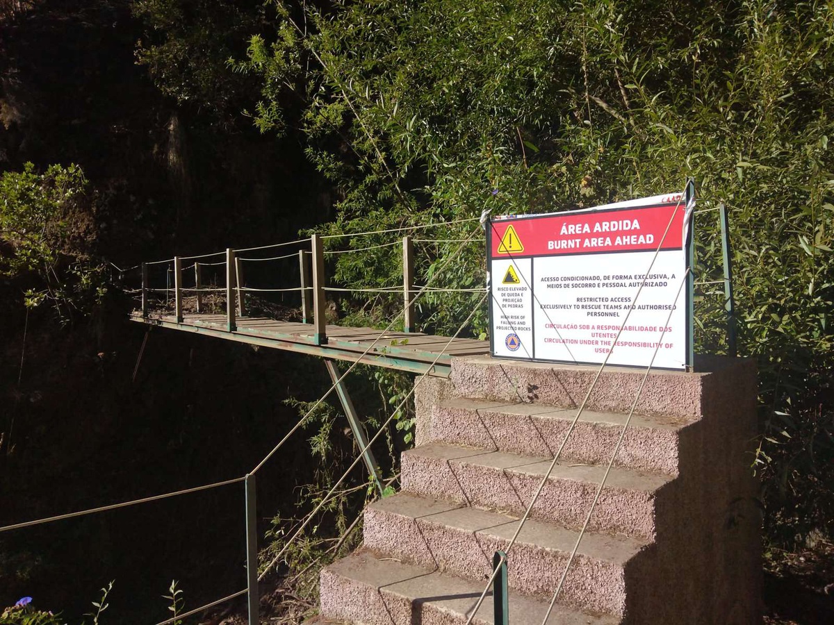 São vários os trilhos encerrados no Curral das Freiras, zona bastante afectada pelo incêndio do mês passado.&nbsp;