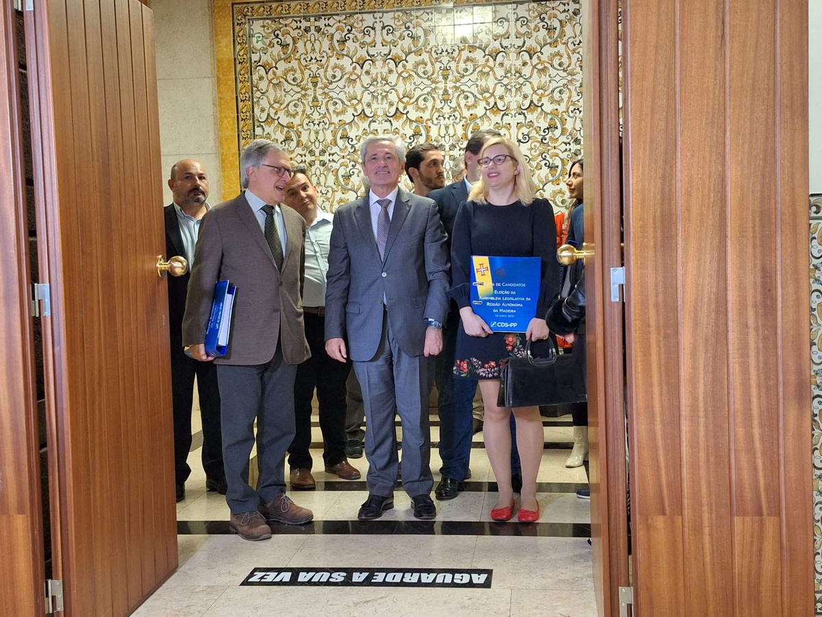 José Manuel Rodrigues fez-se acompanhar por vários candidatos que figuram na lista do CDS/PP para estas Regionais. Sara Madalena, Luís Miguel Rosa e Gabriel Faria não faltaram à chamada. Quem também esteve presente foi Ricardo Vieira, militante histórico dos centristas.&nbsp;