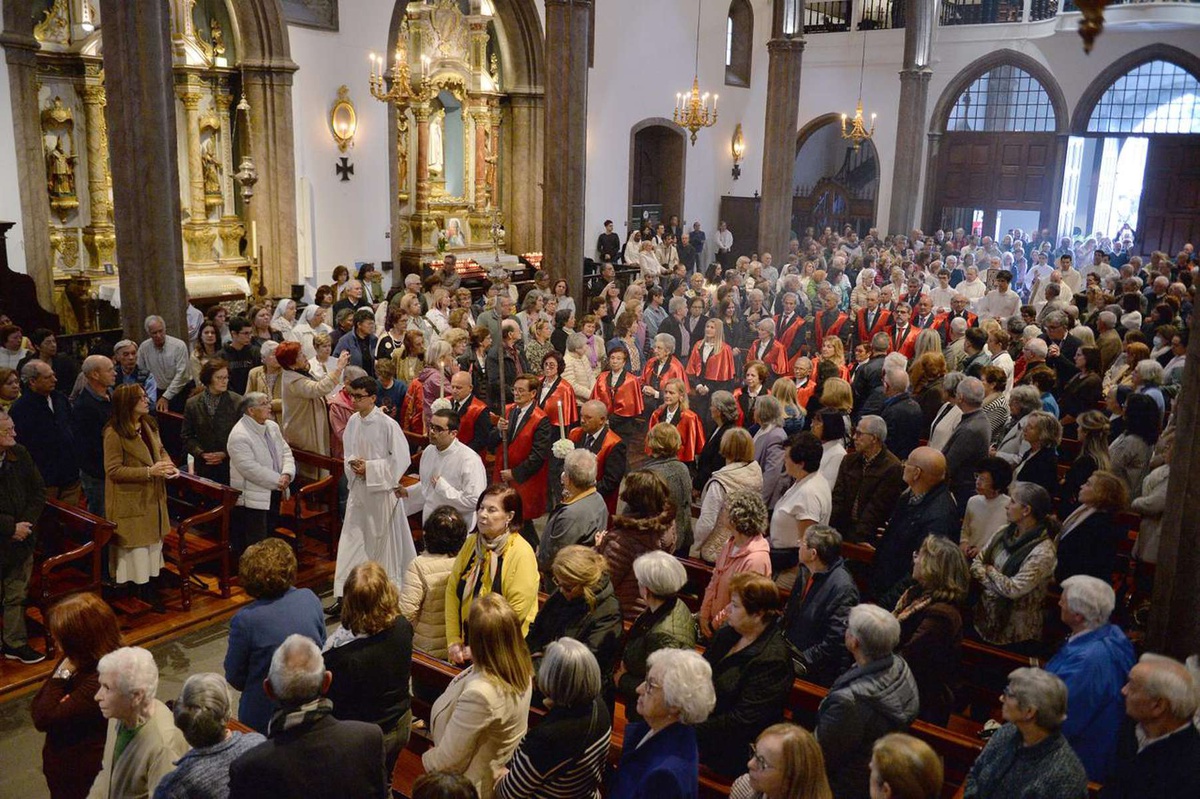 A Sé do Funchal encheu-se, esta Quinta-feira Santa, para a missa da Ceia do Senhor, seguida da cerimónia do Lava-Pés.&nbsp;