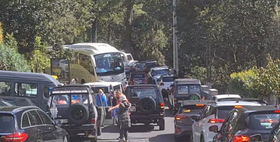 Nos últimos dias, têm sido recorrentes as situações de congestionamento automóvel no Ribeiro Frio.&nbsp;