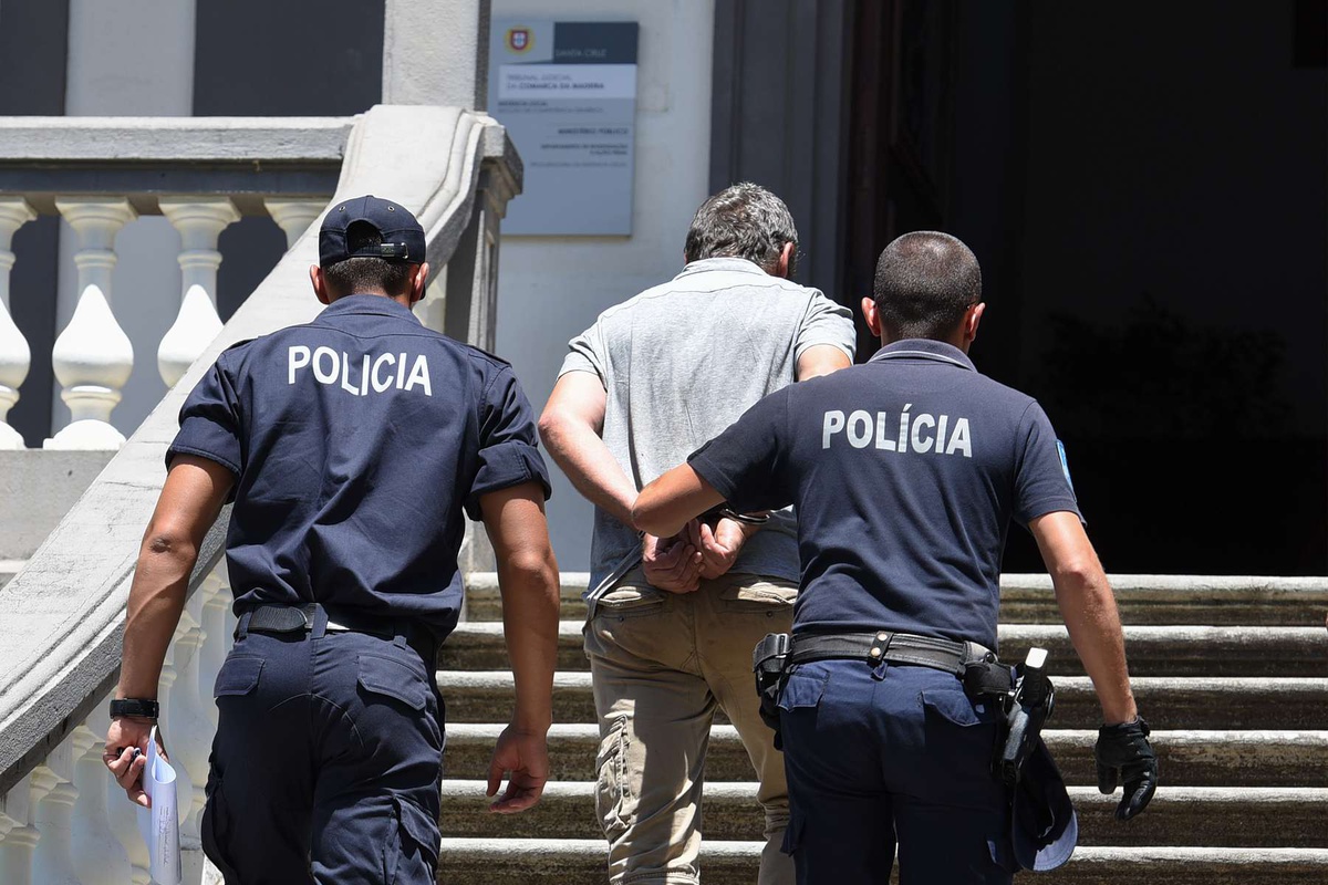 No dia do incêndio do Vale Paraíso, em Agosto de 2016, a PSP prendeu o alegado incendiário que já tinha antecedentes na pratica do mesmo crime.&nbsp;