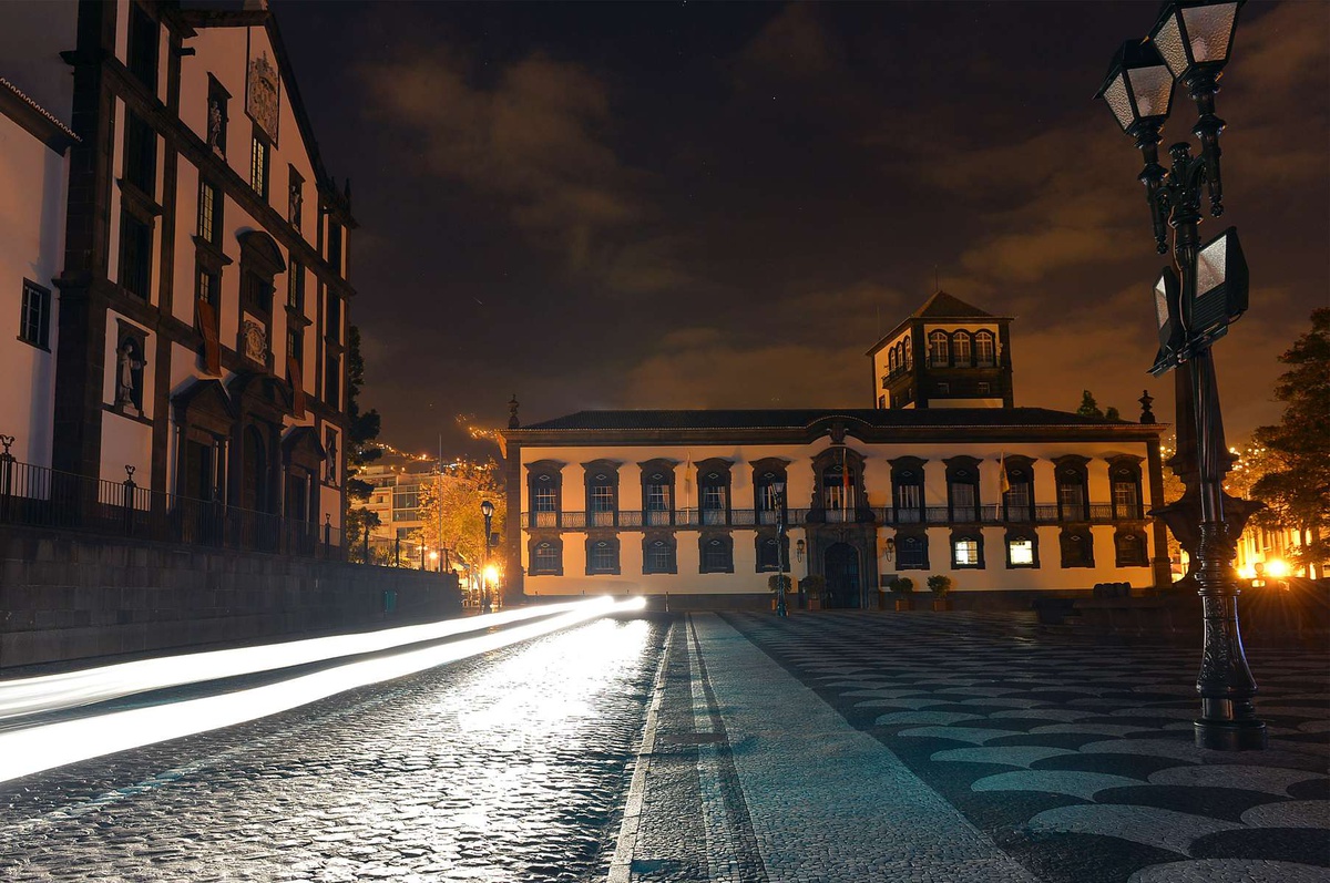 Município apaga as luzes em sete edifícios.