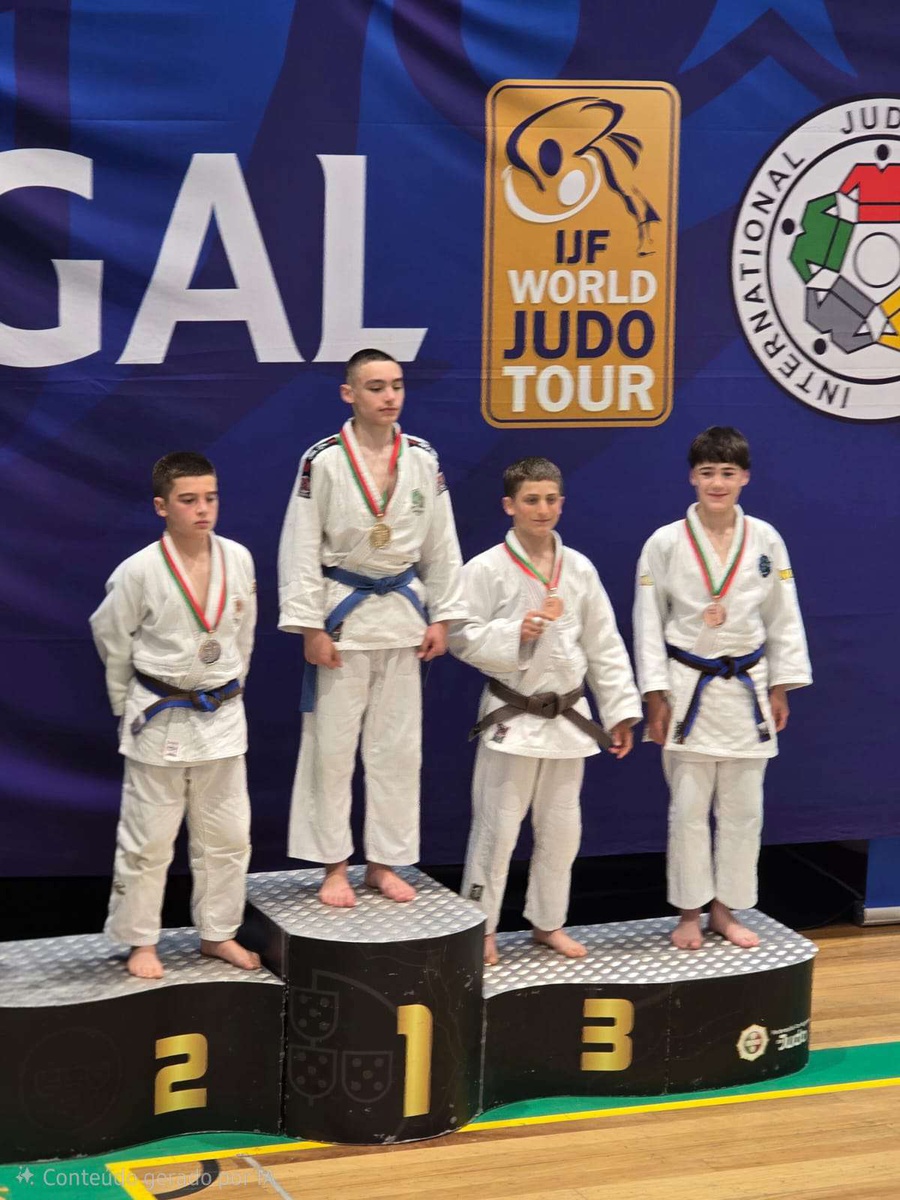 Lucas Veste em 2.º lugar do pódio