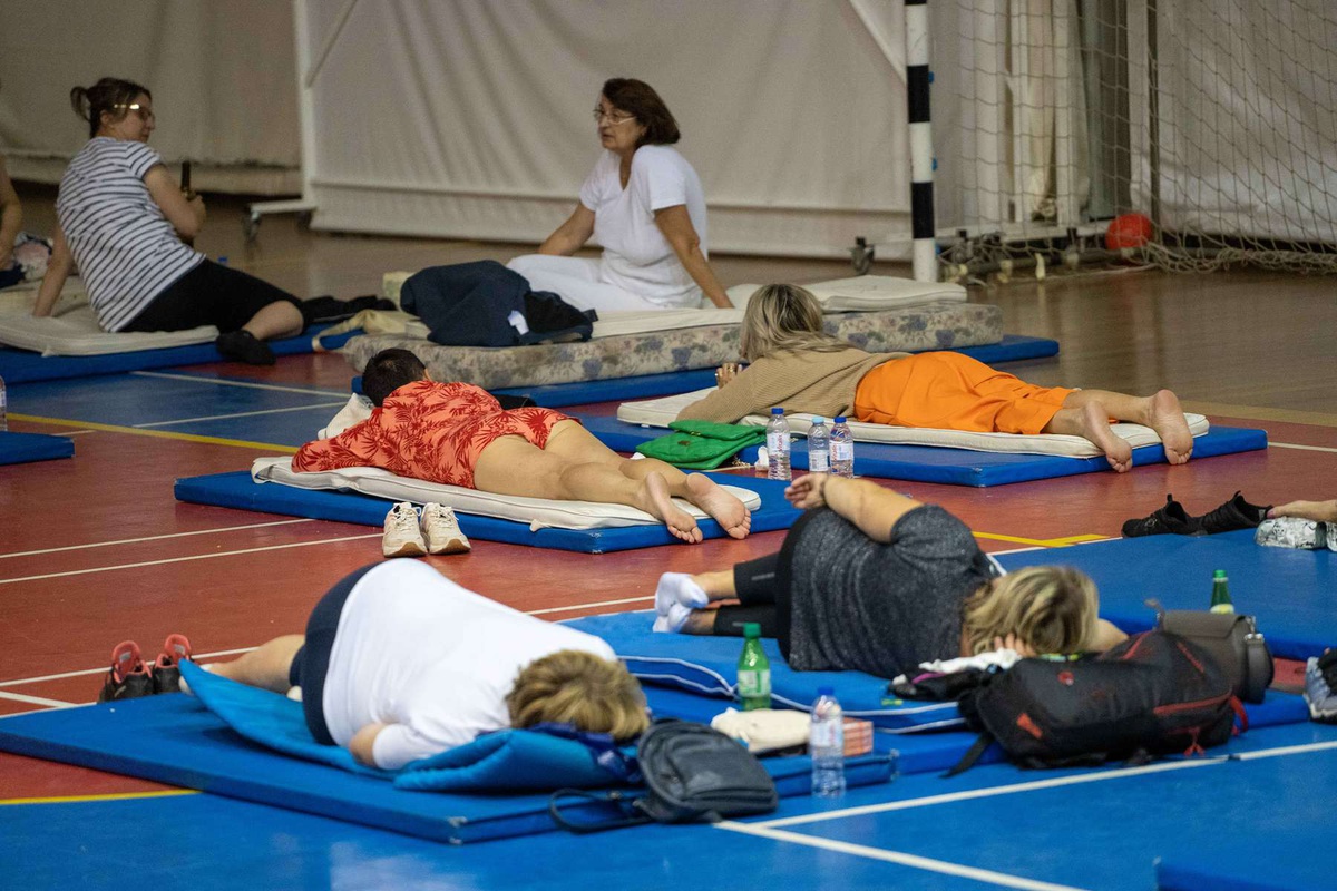 O fogo que teve início nos Prazeres, em Outubro do ano passado, levou à evacuação de algumas residências e do hotel existente no sítio do Lombo da Rocha. Os turistas ficaram alojados no Pavilhão da localidade.&nbsp;