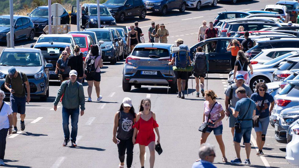 Os congestionamentos dos trânsito automóvel em vários pontos turísticos tem sido um dos aspectos mais associados ao aumento de visitantes na Madeira.&nbsp;