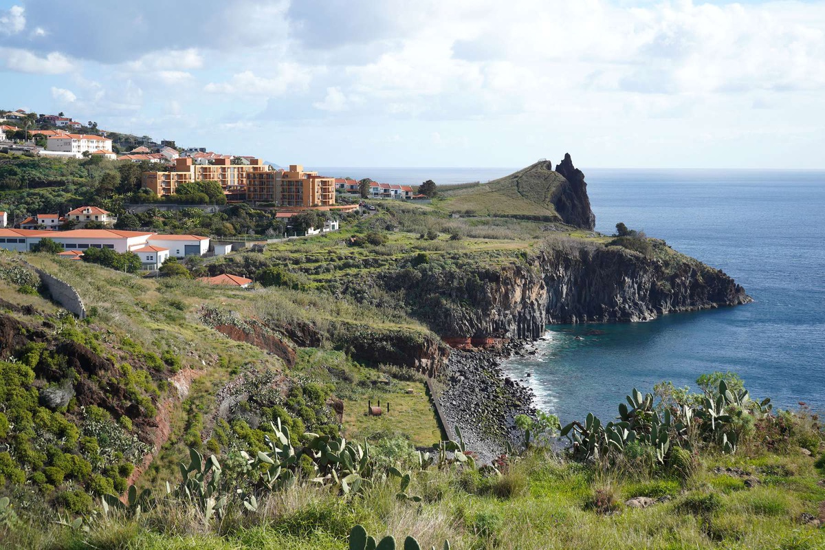 Em 2023, depois de intervenções com vista à desejada construção, algumas estruturas existentes no Portinho já haviam sido demolidas.&nbsp;
