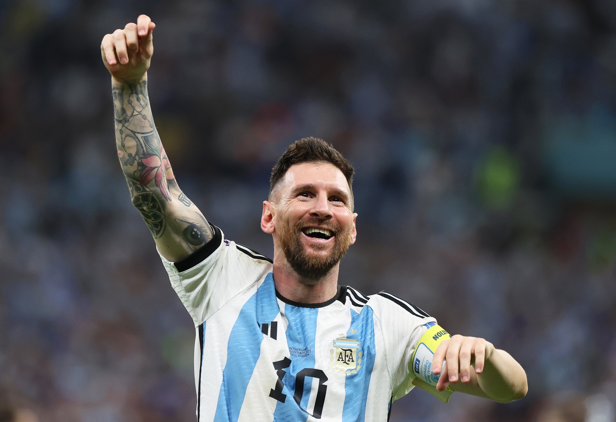 Messi iguala Lothar Matthäus e se torna jogador com mais jogos na