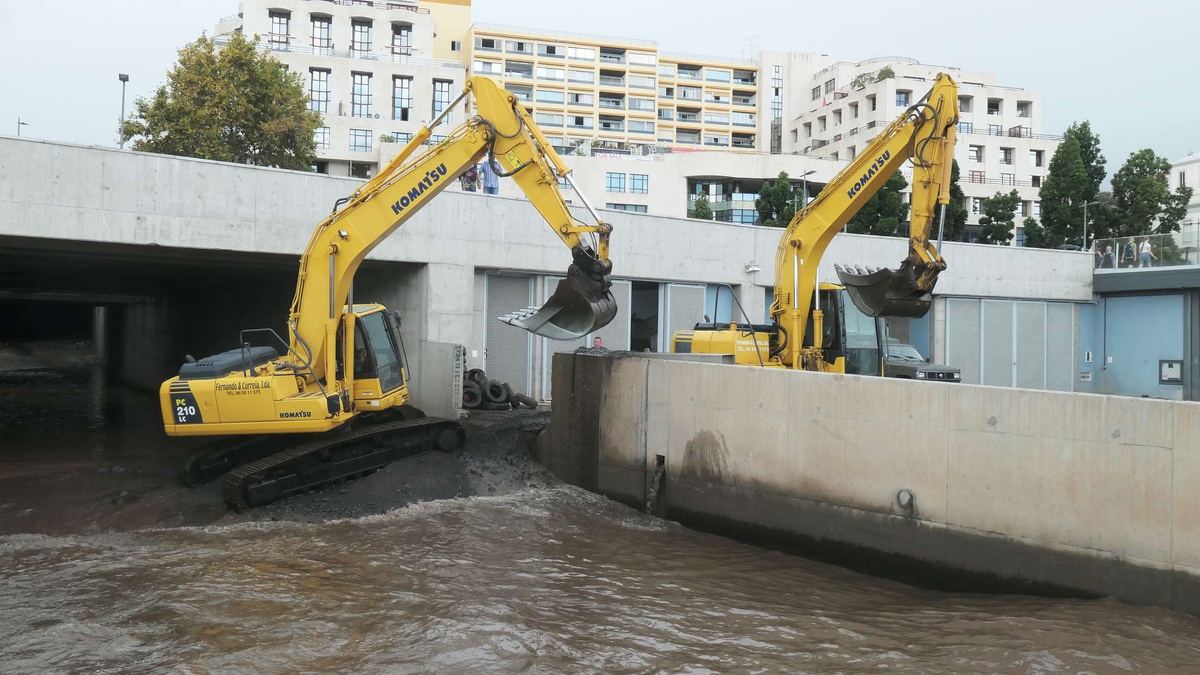 As intervenções nas fozes das ribeiras permitiram reduzir o risco de inundação na cidade do Funchal.&nbsp;