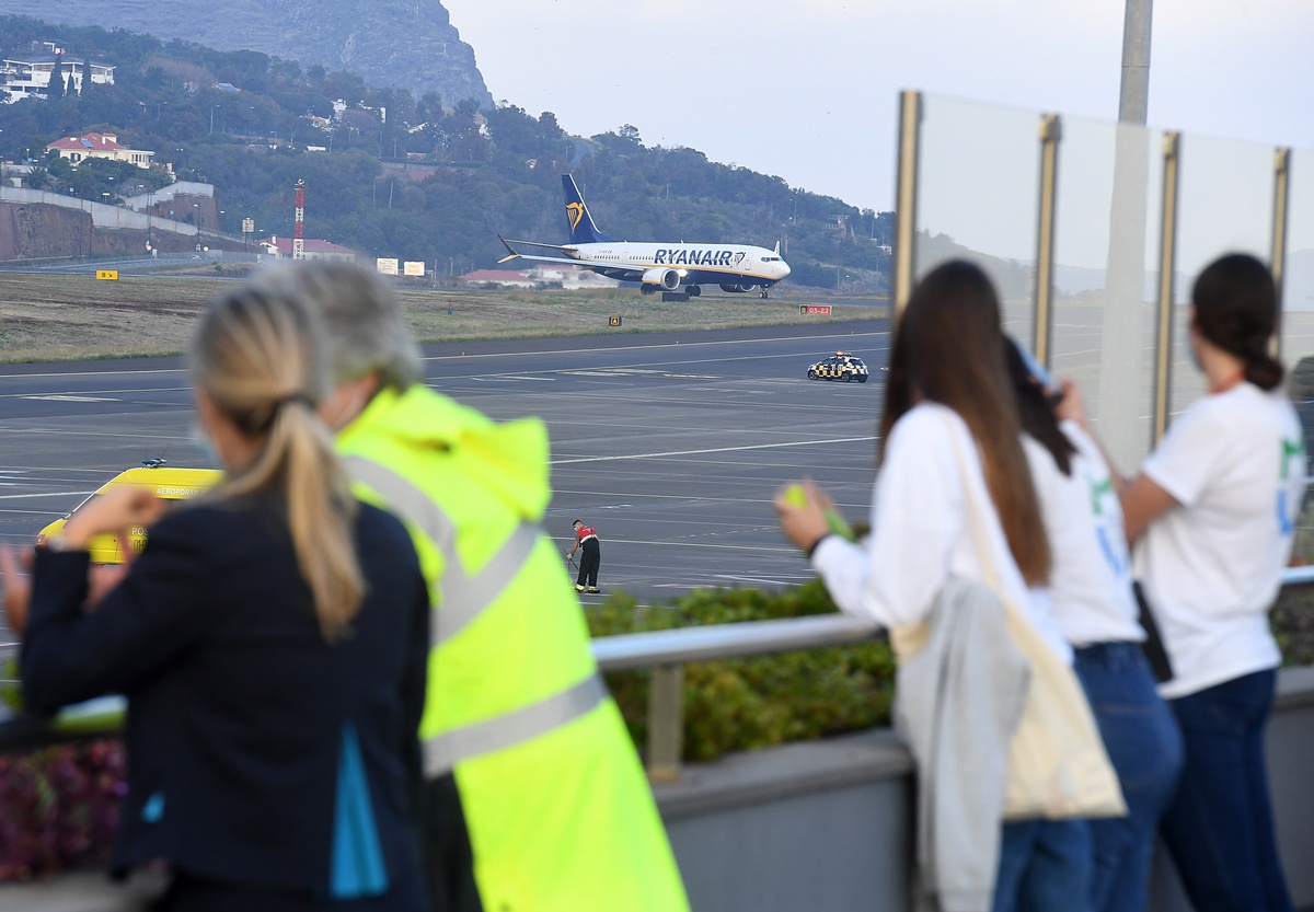 Esta operação garante desde logo 350 mil novos lugares, o que irá representar um aumento de 22% no transporte de passageiros Foto Rui Silva/ASPRESS